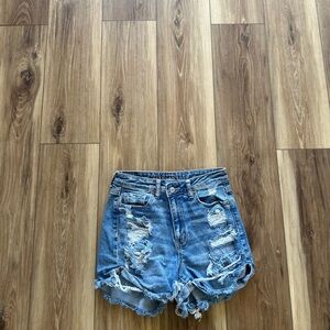 American Eagle women’s mom short distressed jean shorts size 4
